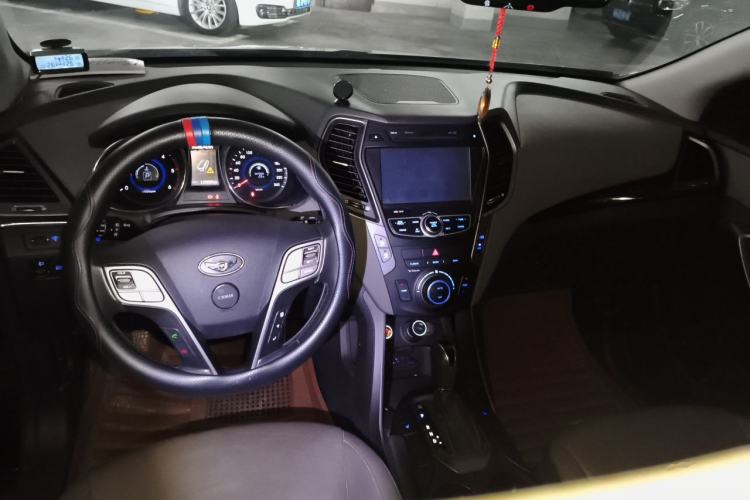 Used Hyundai Grand SantaFe 2013 2.2T 6-Seater Four-Wheel Drive Comfort Edition Center Console