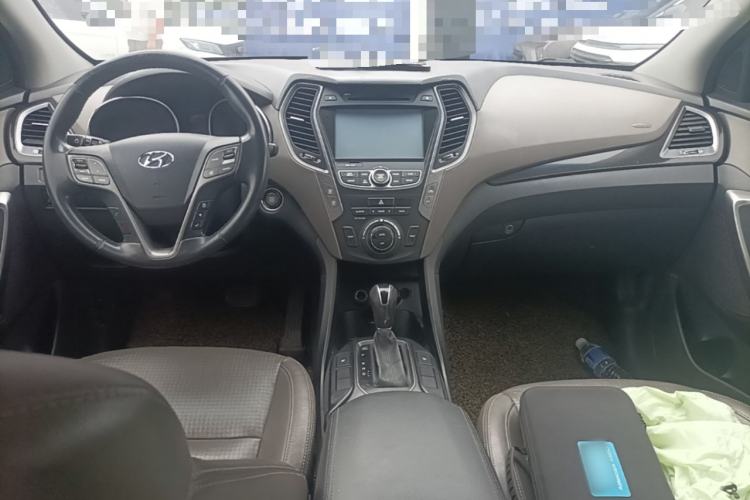 Used Hyundai Grand SantaFe 2013 3.0L 7-Seater Four-Wheel-Drive Comfort Edition Center Console