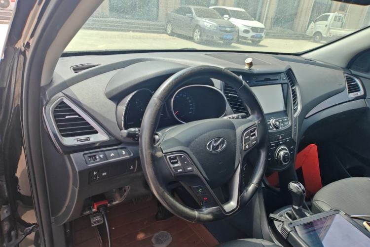 Used Hyundai Grand SantaFe 2013 2.2T 7-Seater Four-Wheel-Drive Comfort Edition Center Console
