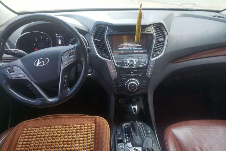 Used Hyundai Grand SantaFe 2013 2.2T 6-Seater Four-Wheel-Drive Flagship Edition Center Console