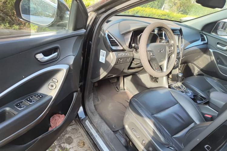 Used Hyundai Grand SantaFe 2013 3.0L 7-Seater Four-Wheel-Drive Comfort Edition Driver Seat