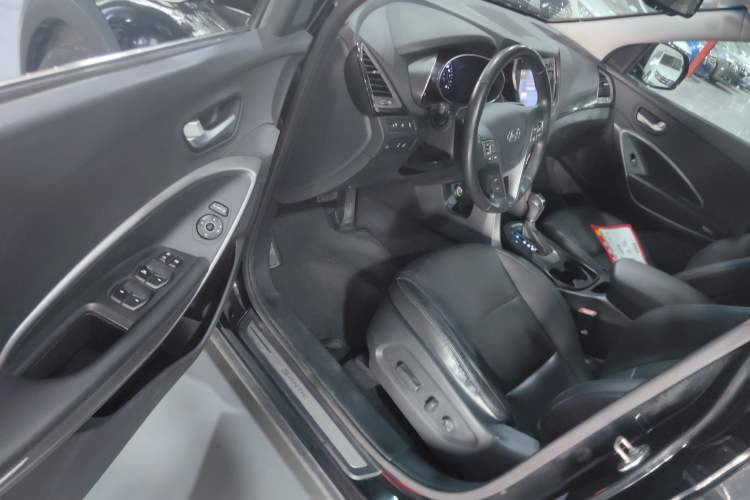 Used Hyundai Grand SantaFe 2013 3.0L 7-seat Four-Wheel-Drive Luxury Edition Driver Seat
