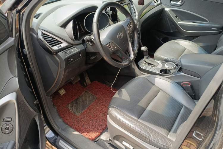 Used Hyundai Grand SantaFe 2013 3.0L 6-seat 4x4 Comfort Edition Driver Seat