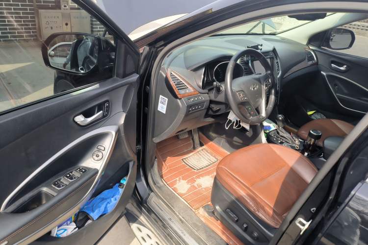 Used Hyundai Grand SantaFe 2013 3.0L 7-seat 4x4 Brown Interior Flagship Edition Driver Seat