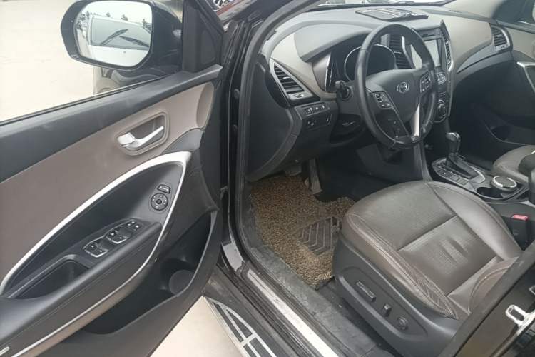 Used Hyundai Grand SantaFe 2013 3.0L 7-Seater Four-Wheel-Drive Comfort Edition Driver Seat