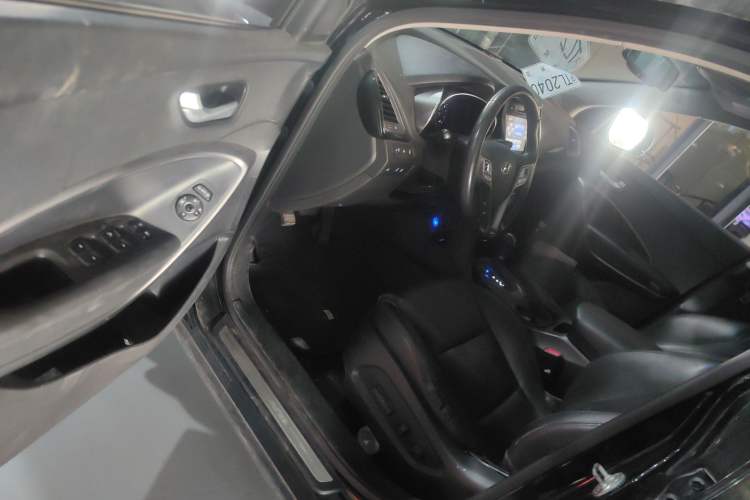 Used Hyundai Grand SantaFe 2013 3.0L 7-seat Four-Wheel-Drive Luxury Edition Driver Seat
