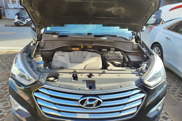 Used Hyundai Grand SantaFe 2013 3.0L 7-Seater Four-Wheel-Drive Comfort Edition Engine Bay