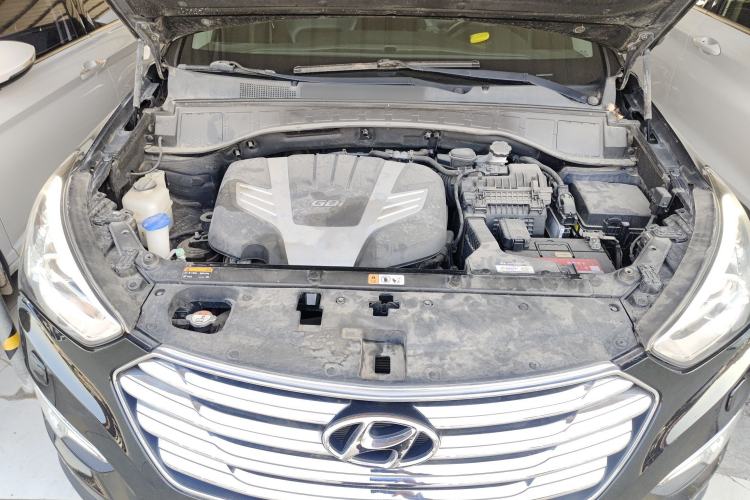 Used Hyundai Grand SantaFe 2013 3.0L 6-seat Four-Wheel-Drive Flagship Edition Engine Bay