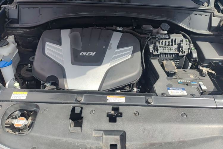 Used Hyundai Grand SantaFe 2013 3.0L 7-seat Four-Wheel-Drive Luxury Edition Engine Bay