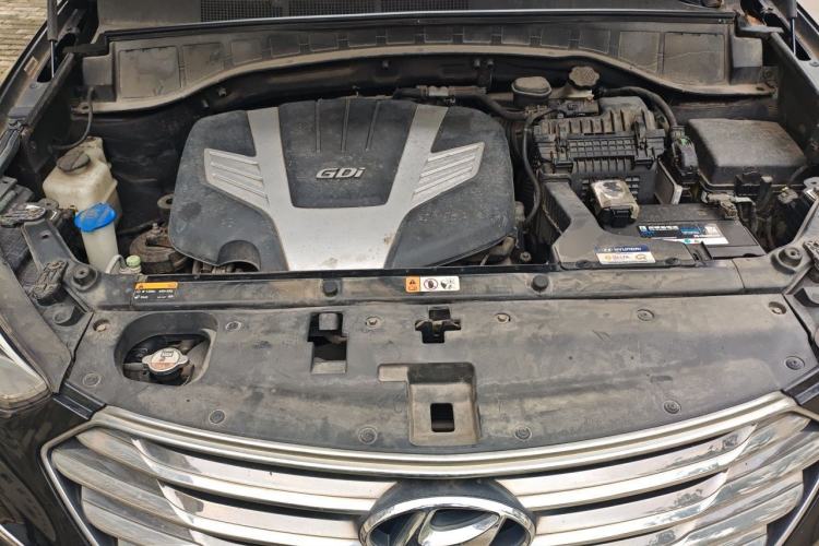 Used Hyundai Grand SantaFe 2013 3.0L 7-Seater Four-Wheel-Drive Comfort Edition Engine Bay