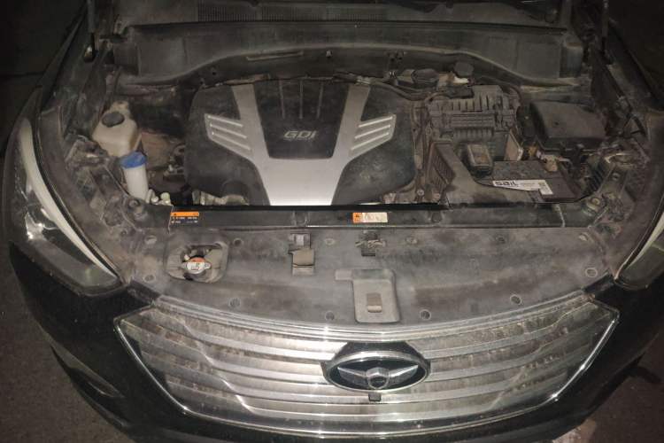 Used Hyundai Grand SantaFe 2013 3.0L 6-seat 4x4 Comfort Edition Engine Bay