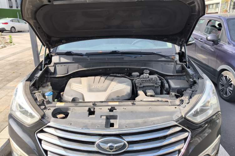 Used Hyundai Grand SantaFe 2013 3.0L 7-Seater Four-Wheel-Drive Comfort Edition Engine Bay