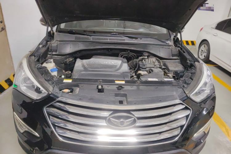 Used Hyundai Grand SantaFe 2013 2.2T 7-Seater Four-Wheel-Drive Flagship Edition Engine Bay