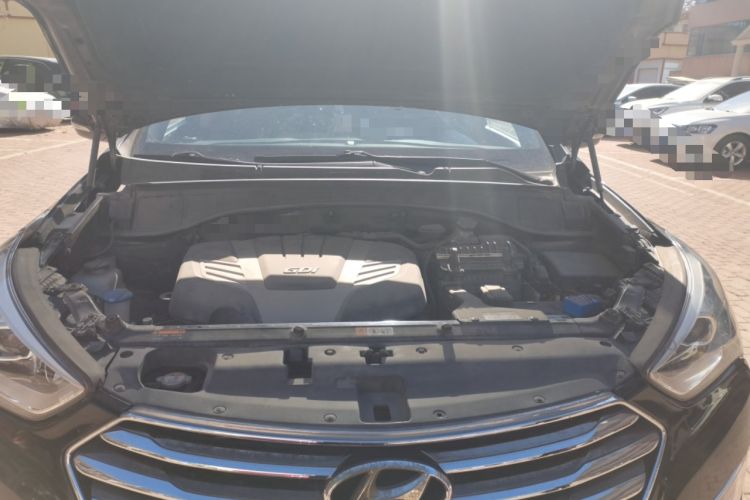 Used Hyundai Grand SantaFe 2013 3.0L 7-Seater Four-Wheel-Drive Comfort Edition Engine Bay