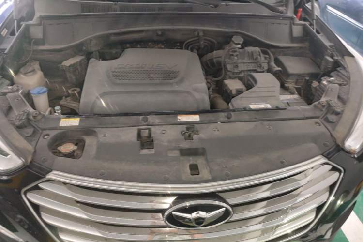 Used Hyundai Grand SantaFe 2013 2.2T 7-Seater Four-Wheel-Drive Comfort Edition Engine Bay