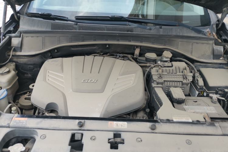 Used Hyundai Grand SantaFe 2013 3.0L 7-seat Four-Wheel-Drive Luxury Edition Engine Bay