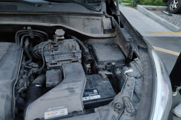 Used Hyundai Grand SantaFe 2013 2.2T 7-Seater Four-Wheel-Drive Comfort Edition Engine Bay Left