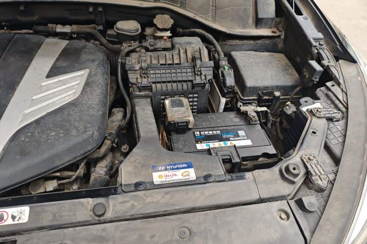 Used Hyundai Grand SantaFe 2013 3.0L 7-Seater Four-Wheel-Drive Comfort Edition Engine Bay Left
