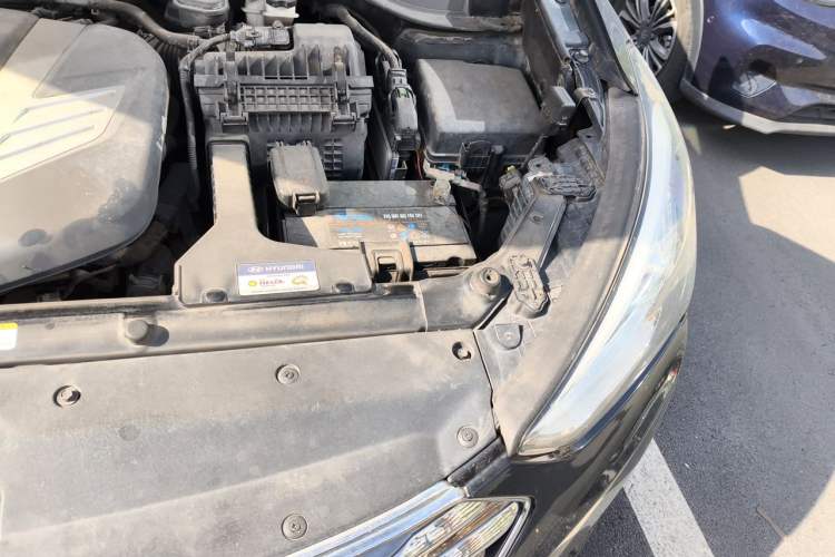 Used Hyundai Grand SantaFe 2013 3.0L 7-Seater Four-Wheel-Drive Comfort Edition Engine Bay Left