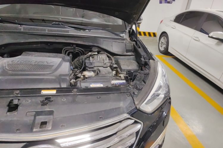 Used Hyundai Grand SantaFe 2013 2.2T 7-Seater Four-Wheel-Drive Flagship Edition Engine Bay Left