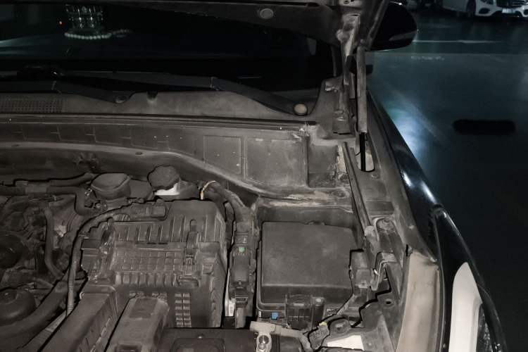 Used Hyundai Grand SantaFe 2013 3.0L 7-seat Four-Wheel-Drive Luxury Edition Engine Bay Left