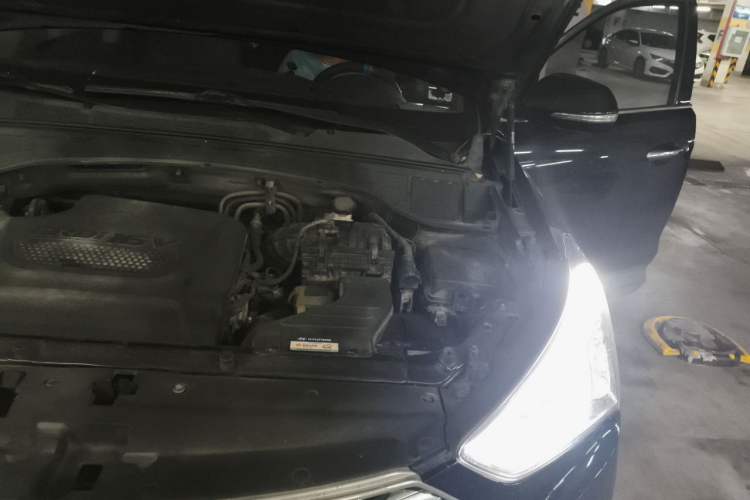 Used Hyundai Grand SantaFe 2013 2.2T 6-Seater Four-Wheel Drive Comfort Edition Engine Bay Left