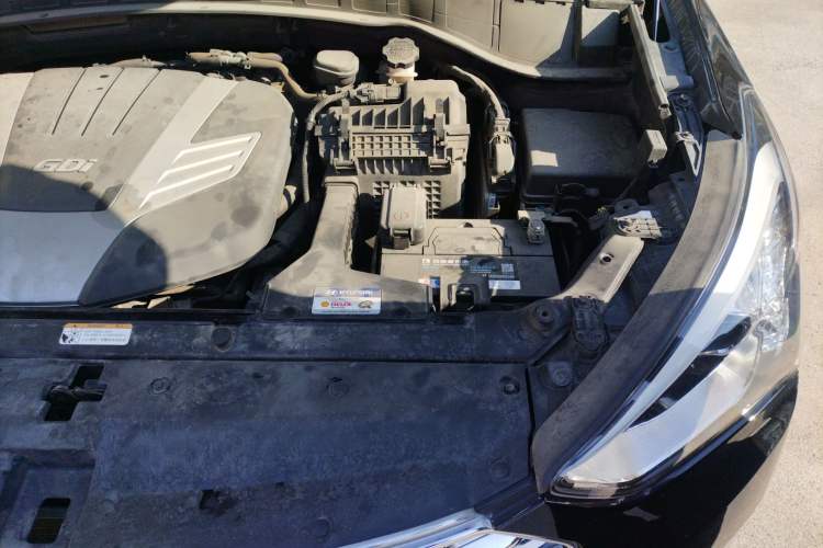 Used Hyundai Grand SantaFe 2013 3.0L 7-Seater Four-Wheel-Drive Comfort Edition Engine Bay Left
