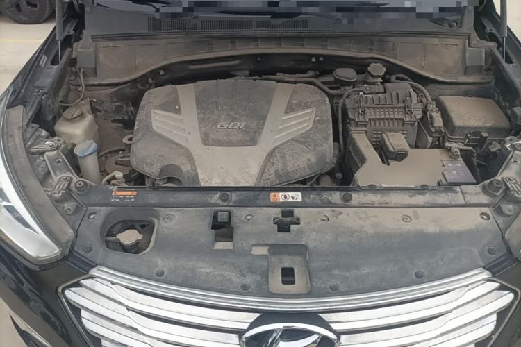 Used Hyundai Grand SantaFe 2013 3.0L 7-Seater Four-Wheel-Drive Comfort Edition Engine Bay