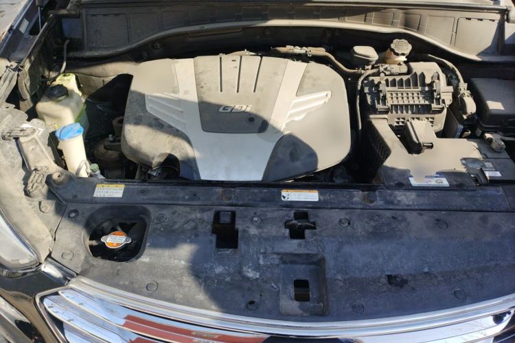 Used Hyundai Grand SantaFe 2013 3.0L 7-Seater Four-Wheel-Drive Comfort Edition Engine Bay