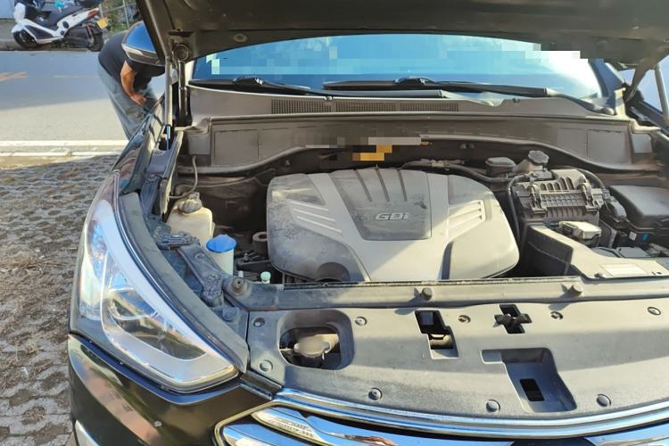 Used Hyundai Grand SantaFe 2013 3.0L 7-Seater Four-Wheel-Drive Comfort Edition Engine Bay Right