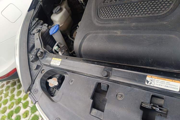 Used Hyundai Grand SantaFe 2013 2.2T 7-Seater Four-Wheel-Drive Comfort Edition Engine Bay Right