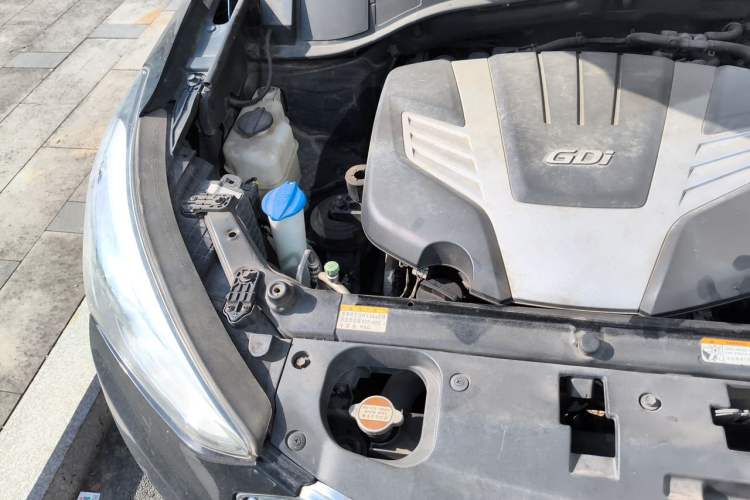 Used Hyundai Grand SantaFe 2013 3.0L 7-Seater Four-Wheel-Drive Comfort Edition Engine Bay Right