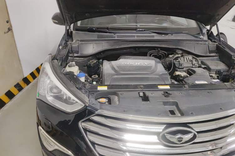 Used Hyundai Grand SantaFe 2013 2.2T 7-Seater Four-Wheel-Drive Flagship Edition Engine Bay Right