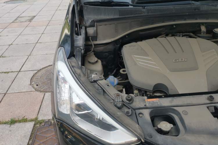 Used Hyundai Grand SantaFe 2013 3.0L 7-seat Four-Wheel-Drive Luxury Edition Engine Bay Right