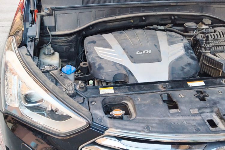 Used Hyundai Grand SantaFe 2013 3.0L 7-Seater 4x4 Flagship Edition Engine Bay Right