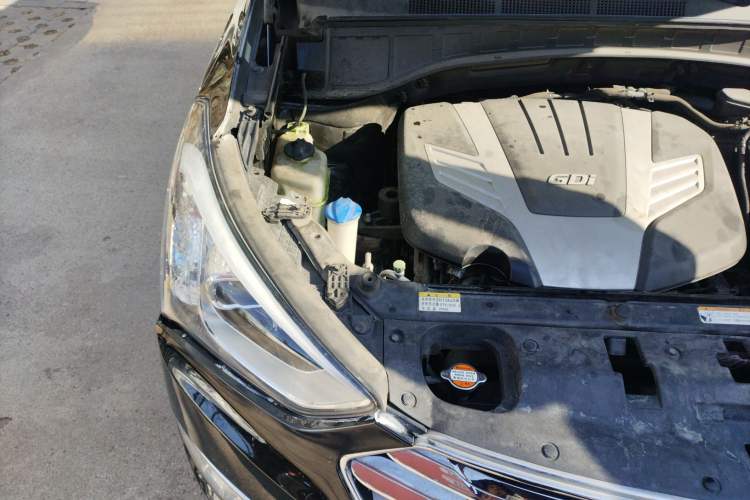 Used Hyundai Grand SantaFe 2013 3.0L 7-Seater Four-Wheel-Drive Comfort Edition Engine Bay Right