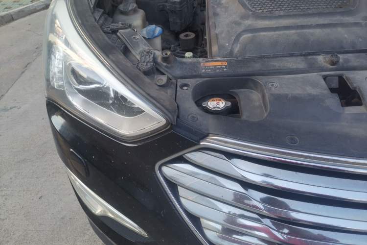 Used Hyundai Grand SantaFe 2013 2.2T 6-Seater Four-Wheel-Drive Flagship Edition Engine Bay Right