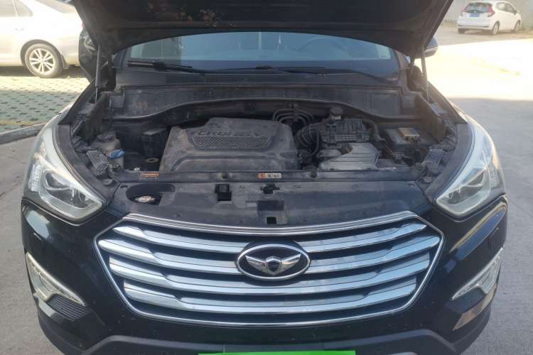 Used Hyundai Grand SantaFe 2013 2.2T 6-Seater Four-Wheel-Drive Flagship Edition Engine Bay