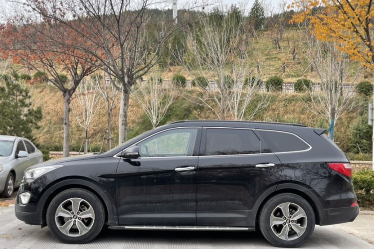 Used Hyundai Grand SantaFe 2013 3.0L 7-Seater Four-Wheel-Drive Comfort Edition Exterior 1