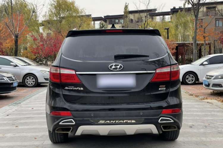 Used Hyundai Grand SantaFe 2013 3.0L 7-Seater Four-Wheel-Drive Comfort Edition Exterior 3