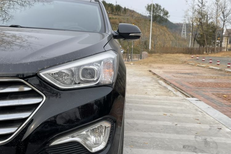 Used Hyundai Grand SantaFe 2013 3.0L 7-Seater Four-Wheel-Drive Comfort Edition Exterior 4