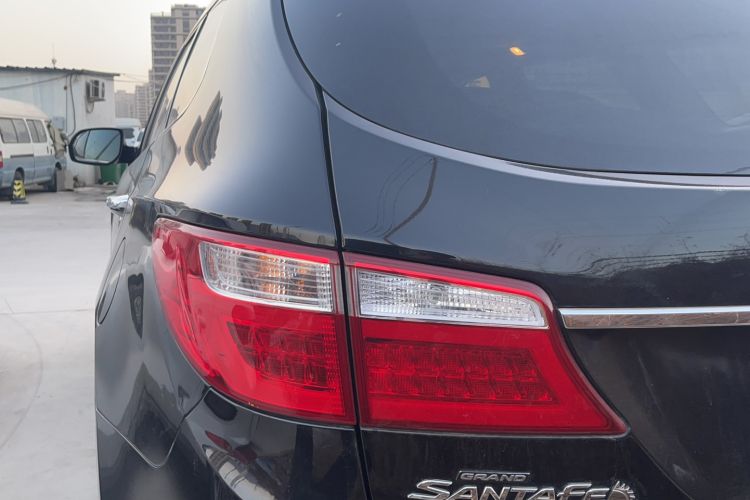 Used Hyundai Grand SantaFe 2013 3.0L 7-Seater Four-Wheel-Drive Comfort Edition Exterior 5