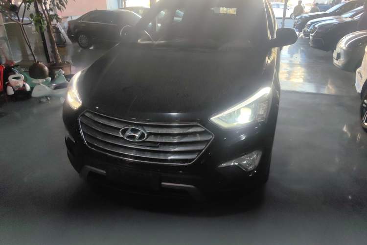 Used Hyundai Grand SantaFe 2013 3.0L 7-seat Four-Wheel-Drive Luxury Edition Front