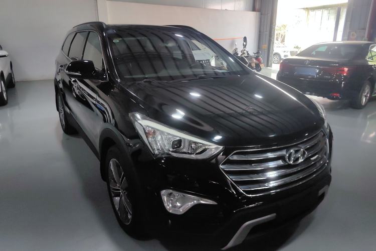 Used Hyundai Grand SantaFe 2013 3.0L 7-seat Four-Wheel-Drive Luxury Edition Front Right 45 Deg