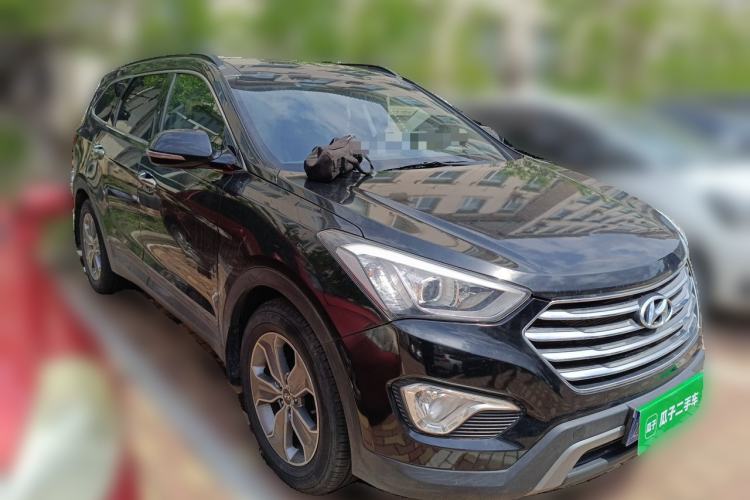 Used Hyundai Grand SantaFe 2013 3.0L 6-seat 4x4 Comfort Edition Front Right 45 Deg