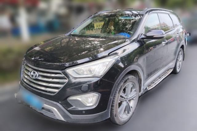 Ojetý Hyundai Grand SantaFe 2013 3.0L 7-Seater 4x4 Flagship Edition