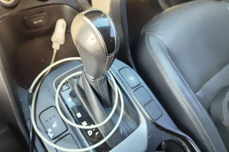 Used Hyundai Grand SantaFe 2013 3.0L 7-Seater Four-Wheel-Drive Comfort Edition Gear Lever