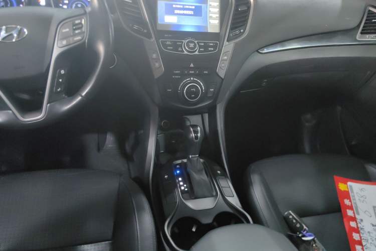 Used Hyundai Grand SantaFe 2013 3.0L 7-seat Four-Wheel-Drive Luxury Edition Gear Lever