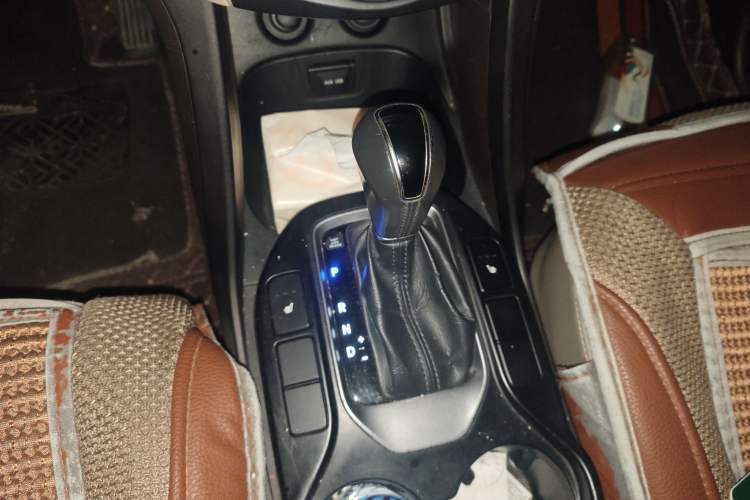 Used Hyundai Grand SantaFe 2013 3.0L 6-seat 4x4 Comfort Edition Gear Lever