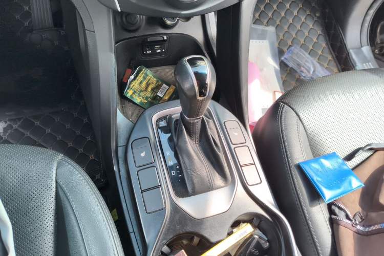 Used Hyundai Grand SantaFe 2013 3.0L 7-Seater Four-Wheel-Drive Comfort Edition Gear Lever